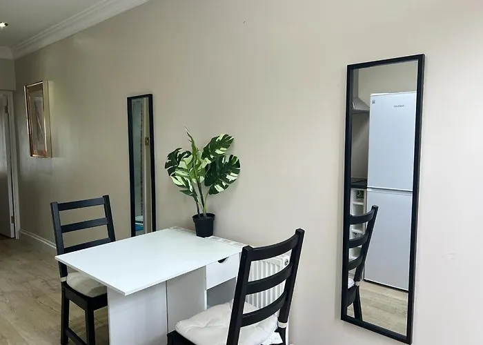 Jan\'S Haven , Lovely One Bed Flat With 2Beds And Free Parking