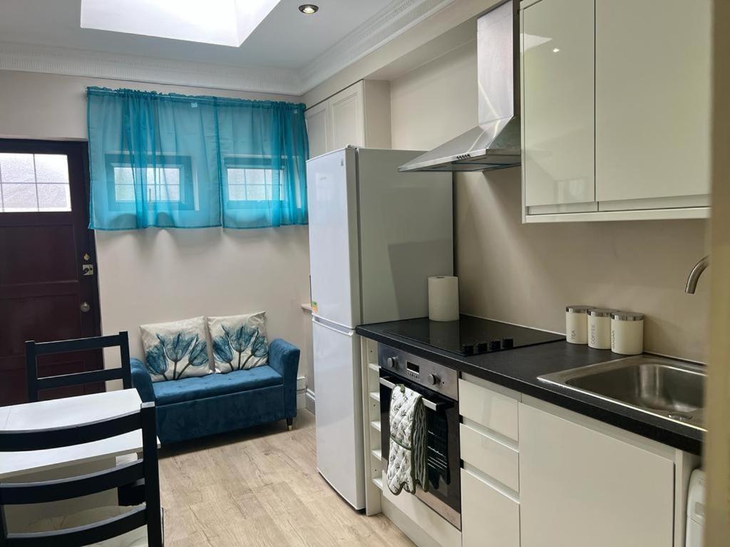 Jan's Haven , Lovely One Bed Flat With 2beds And Free Parking Appartamento *